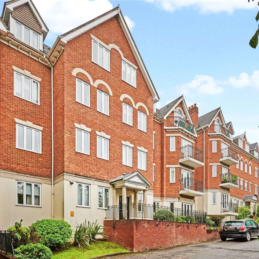 A fantastic modern two bedroom apartment with off-street parking. - Photo 1