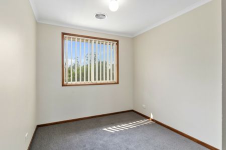 61 Crest Park Parade, Queanbeyan NSW, Belconnen - Photo 2