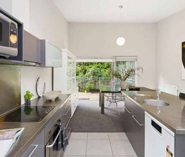 Lovely townhouse 7 minutes away from the CBD - Photo 2