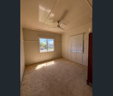 Comfortable 3 Bedroom Home in Kepnock! - Photo 2