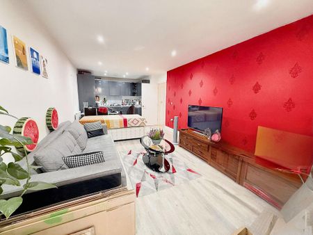 2 bedroom flat to rent - Photo 2