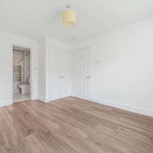 Kingfisher Way, Biceter, OX26 - Photo 1