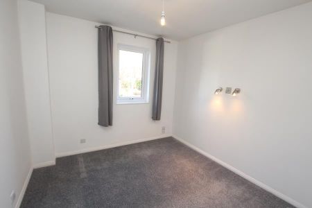 Hurlford, Woking, Surrey, GU21 - Photo 2