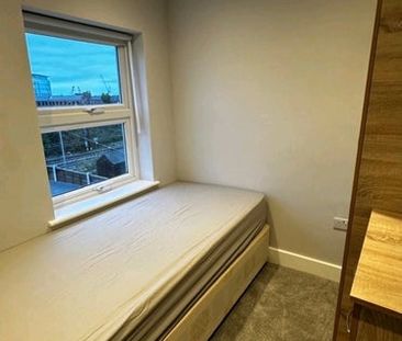 Room in a Shared House, Waldo Road, NW10 - Photo 2