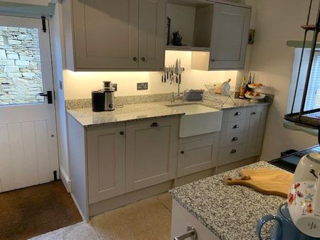 A wonderful and immaculate recently renovated one bedroom cottage just north of Bath in Tormarton, offered unfurnished. - Photo 5