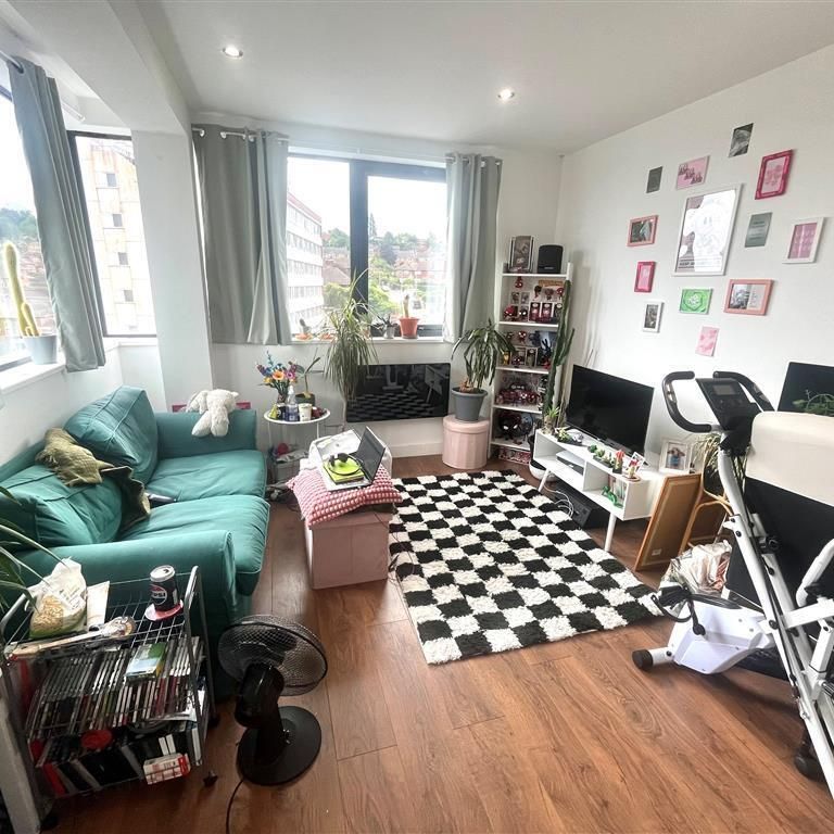 Carlton Square, Nottingham, Carlton - Photo 1