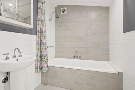 Delightful Home - Photo 3