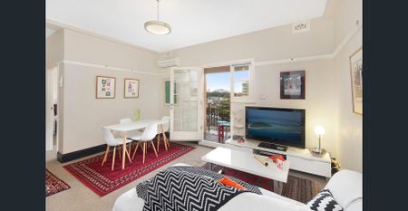 Oversized Two Bedroom Apartment! - Photo 4