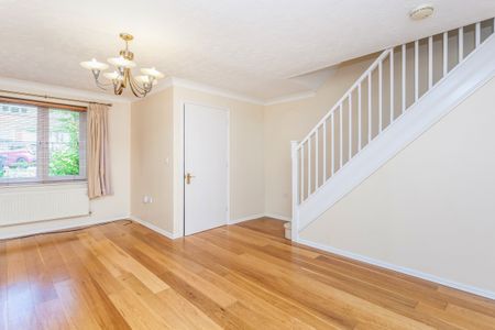 3 bedroom house to rent Abergavenny Gardens, Copthorne, Crawley, RH10 - Photo 2