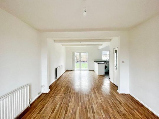 3 bedroom semi-detached house to rent - Photo 1