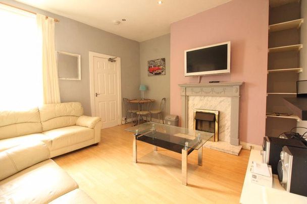 3 bedroom flat to rent - Photo 1