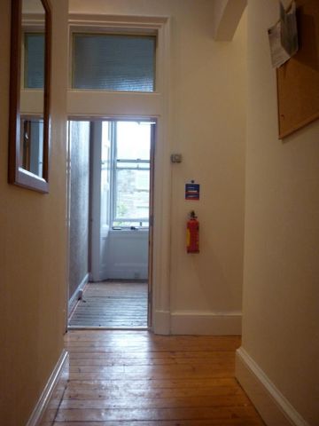 4 bedroom flat to rent - Photo 3