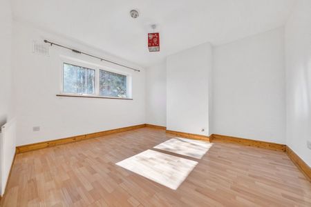 Gregory Crescent, London, SE9 - Photo 4