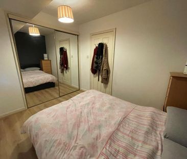 2 bedroom end of terrace house to rent - Photo 5