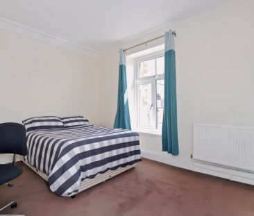 5 Bed 2 Bath - Photo 2