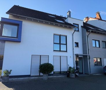 SANKT AUGUSTIN helle 3 Zimmer-Wohnung mit 88 m² Wfl. im 1. OG, Küch... - Photo 1