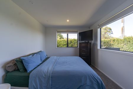 Executive Living in Puketaha - Photo 3