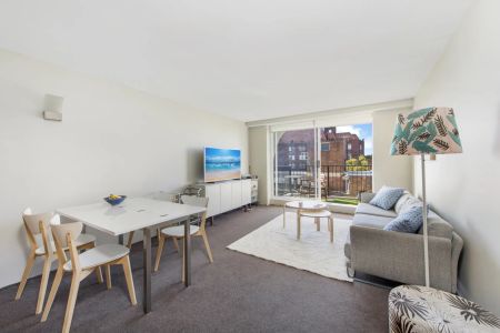 Sunlit Furnished Apartment With Study - Photo 3