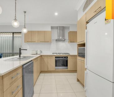 Beautiful 4 Bedroom Home - Great Location! - Photo 3