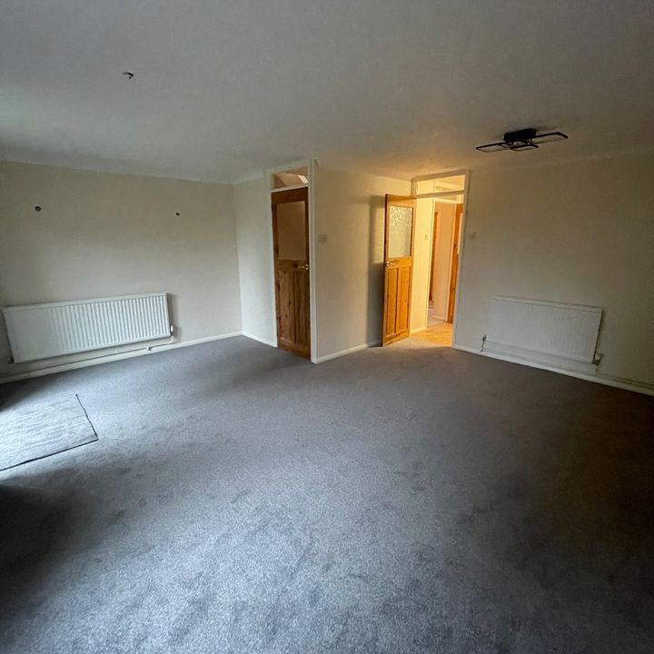 3 Bed Semi-Detached House, Barford Rise, LU2 - Photo 1