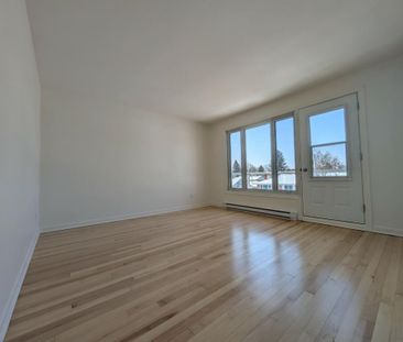 4½ Rénové Ste-Thérèse | 2e étage | Stationnement x2 | Disponible - Photo 1