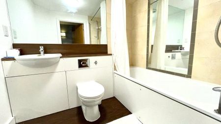 2 bedroom Flat in Projection West, Reading - Photo 5