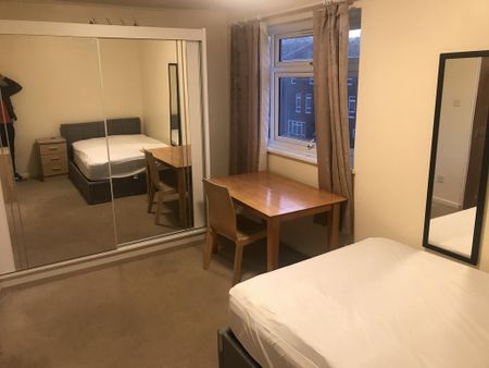 4 bedroom terraced house to rent - Photo 2