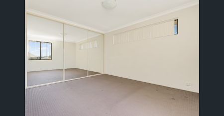 Spacious Townhouse in Prime Rivervale Location - Photo 5