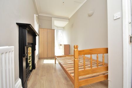 5 bedroom apartment to rent - Photo 3