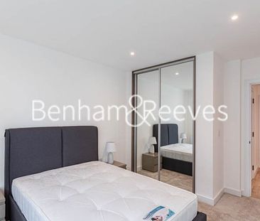 1 Bedroom flat to rent in Greenleaf Walk, Southall, UB1 - Photo 4
