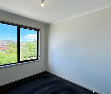 Modern Living, Conveniently Located! - Photo 4