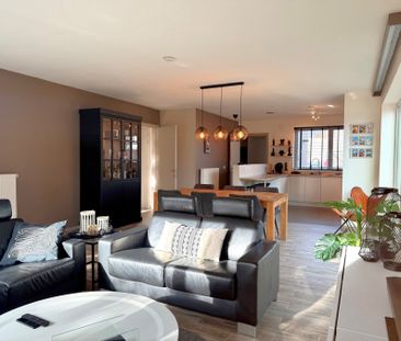 Halfopen woning met 3 slaapkamers, tuin en garage. - Photo 1