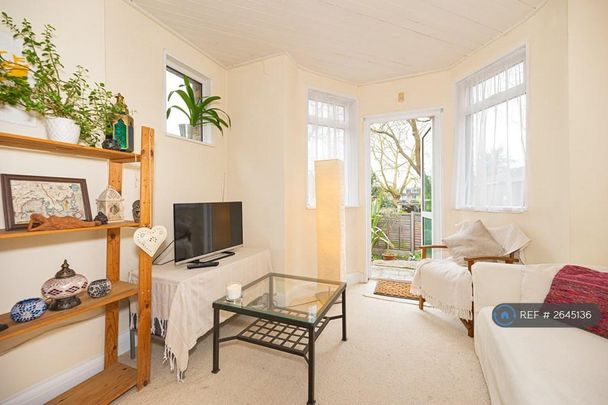 2 bedroom flat to rent - Photo 1