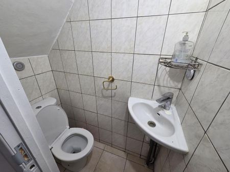 4 bedroom semi-detached house to rent - Photo 4