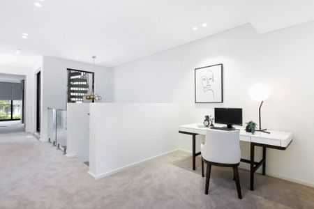 A TRANQUIL, ELEGANT PARADISE IN THE HEART OF DOVER HEIGHTS WITH SPECTACULAR CITY & HARBOUR VIEWS! - Photo 4