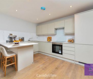 2 bedroom semi-detached bungalow to rent - Photo 3