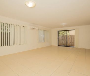Spacious townhouse in Family Friendly Calamvale - Photo 2