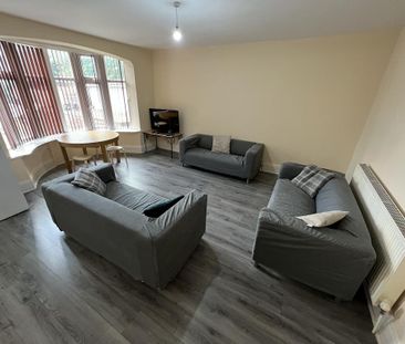 9 bedroom townhouse to rent - Photo 1