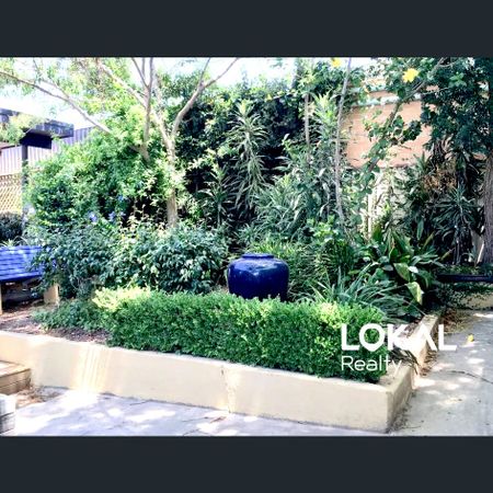 Nearly New 2 Bedroom Cottage House & Water Bill Included - Photo 4