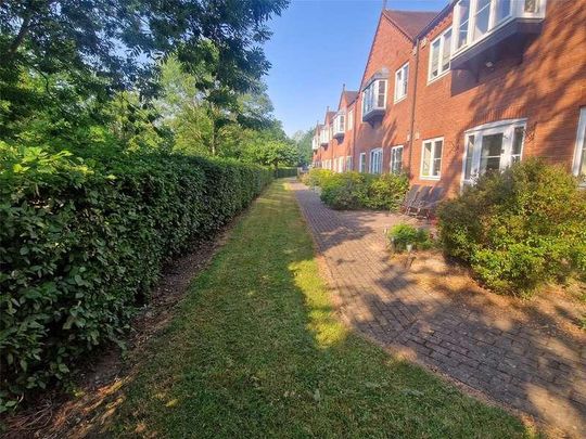 Michael Blanning Gardens, Dorridge, Solihull, West Midlands, B93 - Photo 1