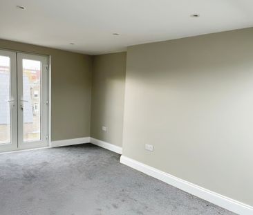 Recently renovated 3/4 Bedroom Home to let in Wandsworth - Photo 6