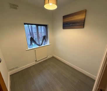 2 Bed Semi-Detached House, Westbury Place South, LS10 - Photo 2