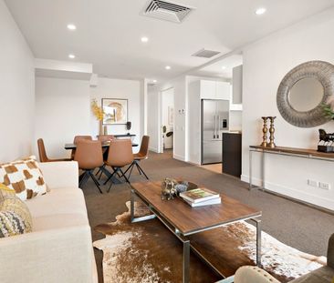 Spacious Three-Bedroom Apartment with Study and Two Balconies - Photo 4