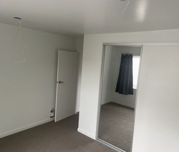 Fully renovated home, includes water and lawns - Photo 2