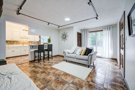 For Lease - 130 Cornwall Road, Brampton, Ontario - Photo 4