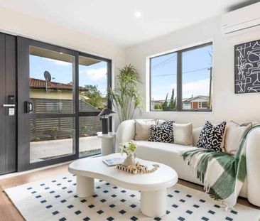 Delightful Townhouse in Dale Crescent - Photo 1