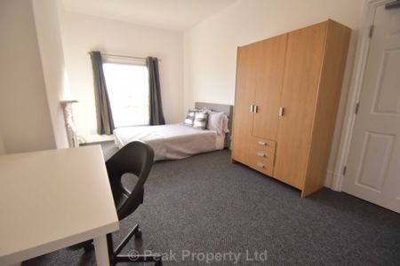 ENORMOUS AND MODERN - STUDENT SHARE - Room 5, Park Street, Southend On Sea - Photo 3