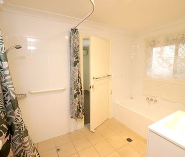 For Rent – Family Friendly 3 Bedroom Home in a Quiet Cul-de-Sac - Photo 5