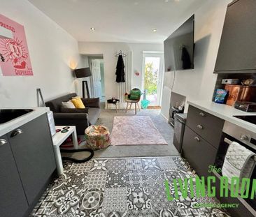 2 bedroom flat to rent - Photo 2