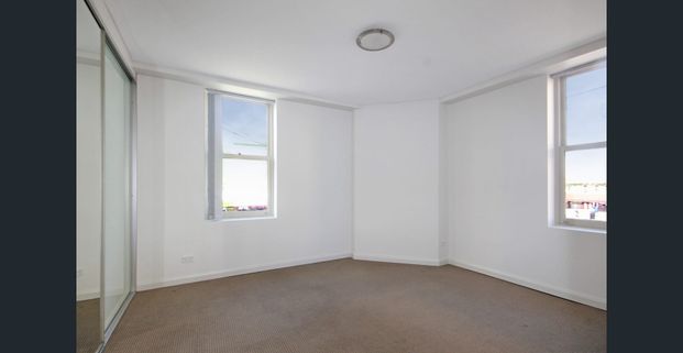 Stylish Apartment in a Prime Location - Photo 1